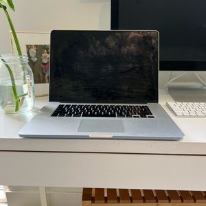 MacBook Pro Retina, 15-inch Late 2013 | 2.3 GHz Intel Core i7 | 16 GB